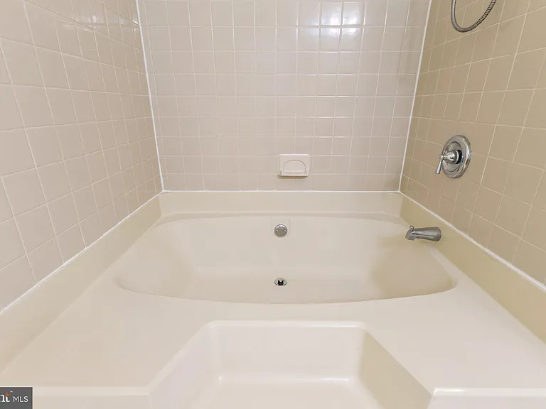 8633 Beekman Pl #C — Photo 18