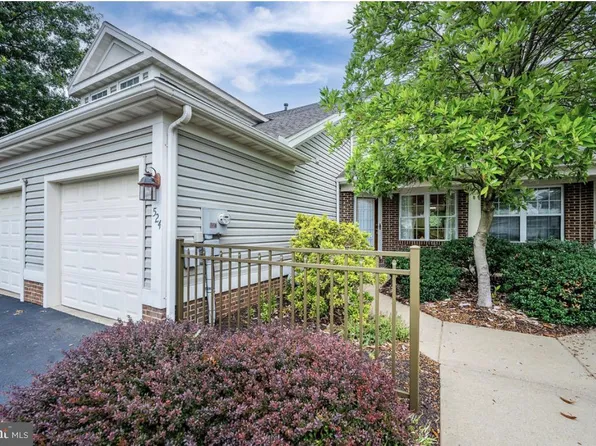 524 Oak Hill Ln, Wyomissing, PA 19610