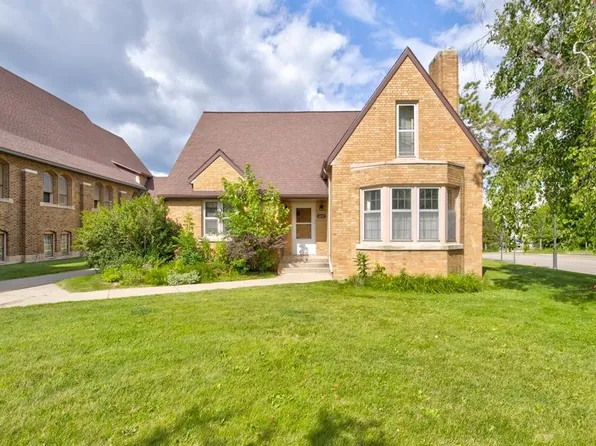1402 Main St, Marinette, WI 54143