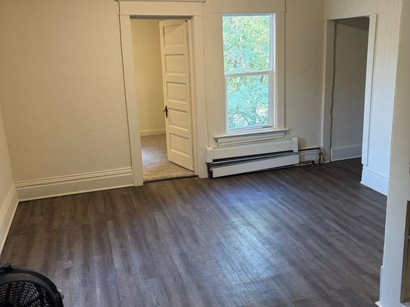 220 5th Ave SW APT 2