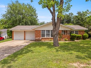 1021 Blue Lake Dr, Fort Worth, TX 76103