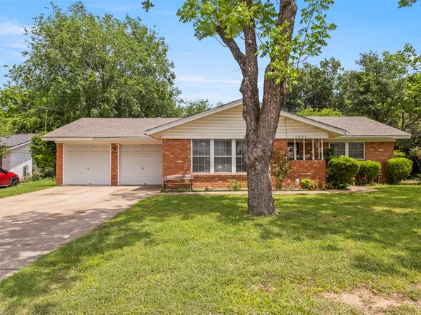 1021 Blue Lake Dr, Fort Worth, TX 76103