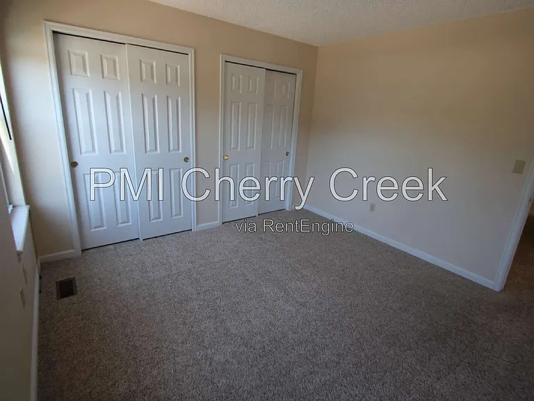 9800 Foxhill Cir — Photo 11