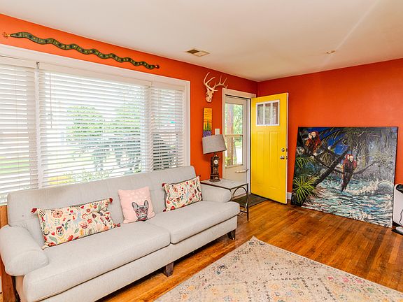 4th image of 220 Hillcrest Ave