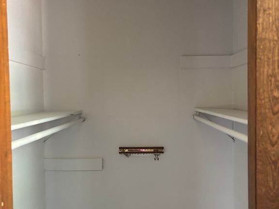 4th image of 1703 Lancaster Cir