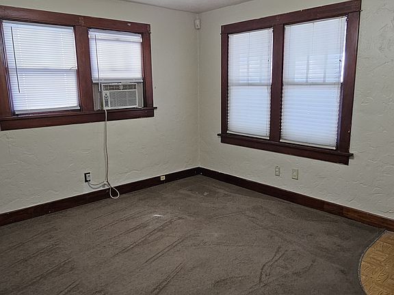 5th image of 325 Burleigh Ave