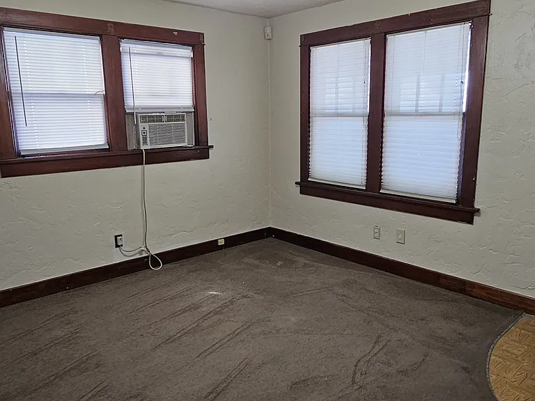 325 Burleigh Ave — Photo 5