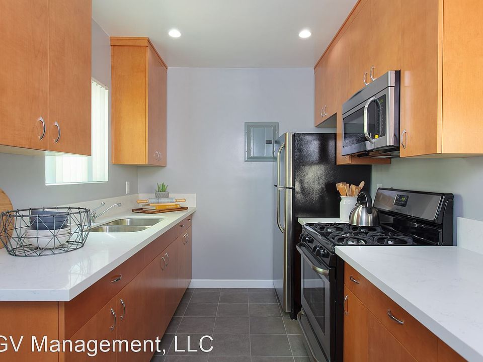 1st image of 815 E Villa St APT 8