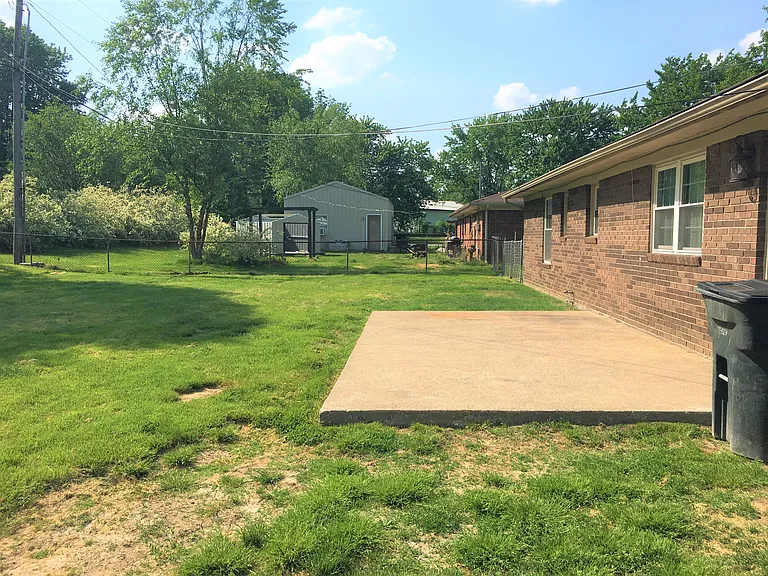225 Glendale Dr — Photo 9