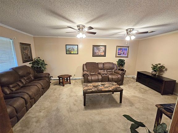 4th image of 910 Twilight Ln