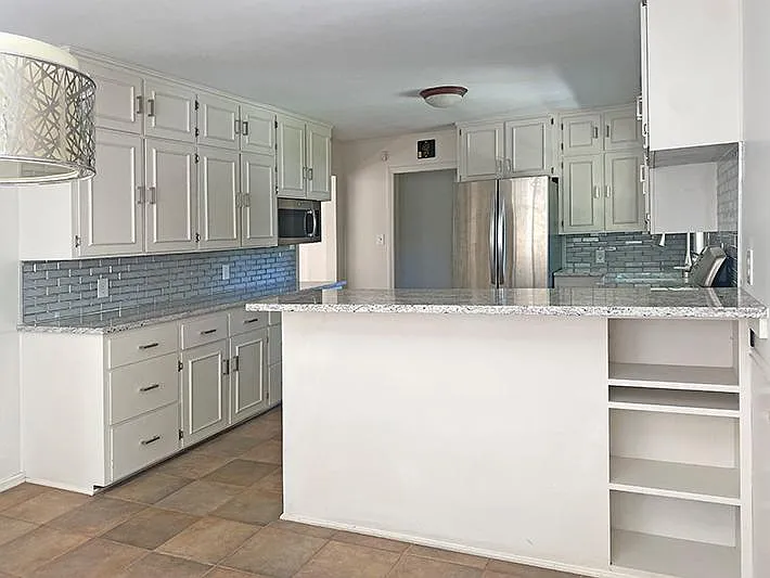 8321 Belleview Ave — Photo 9