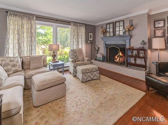 5th image of 35 Summer Hill Dr