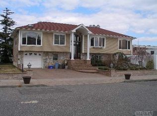 566 Bothner St, Oceanside, NY 11572