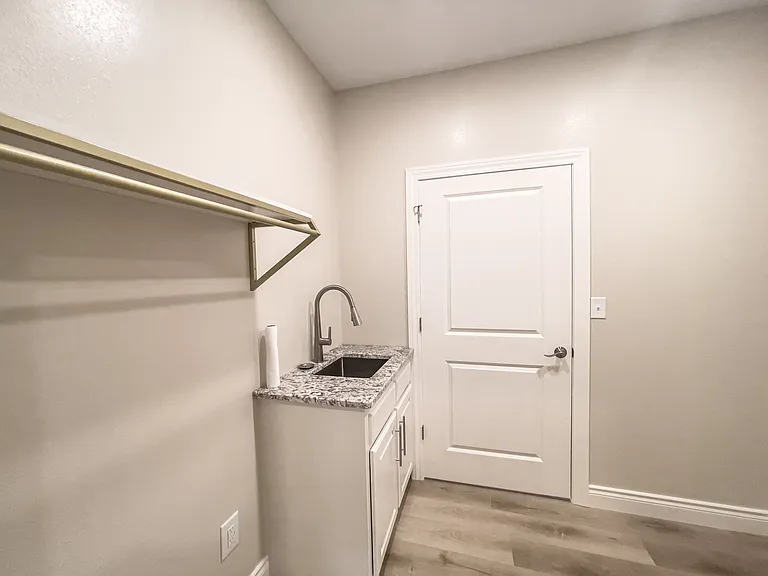 1828 Pinnacle Point Dr — Photo 15