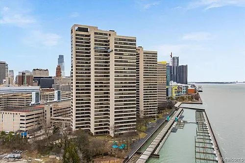 300 Riverfront Dr #26J Photo 1