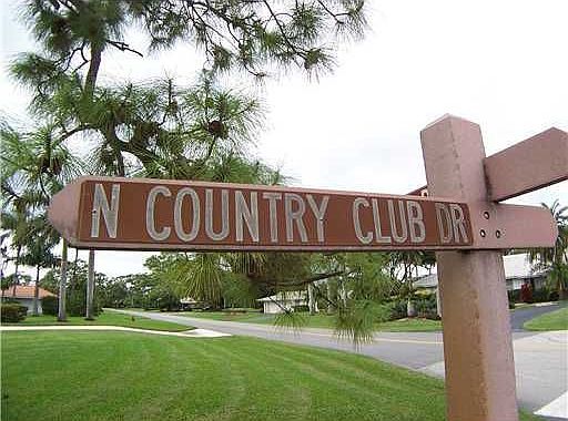2nd image of 428 N Country Club Dr