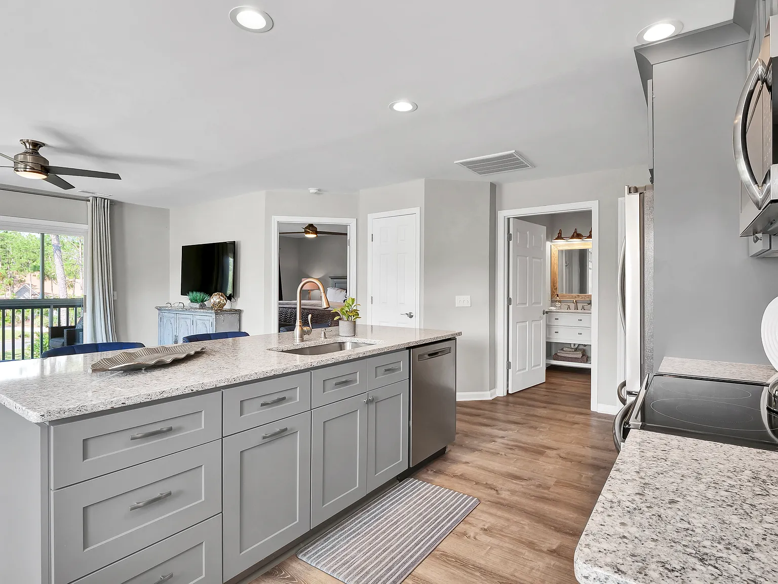 1 bed, 895 sqft, $1,750 — Photo 4