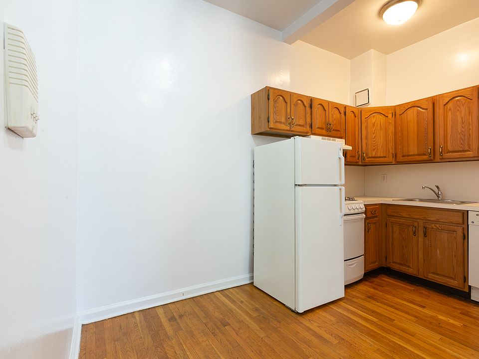 2nd image of 90 7th Ave APT 4