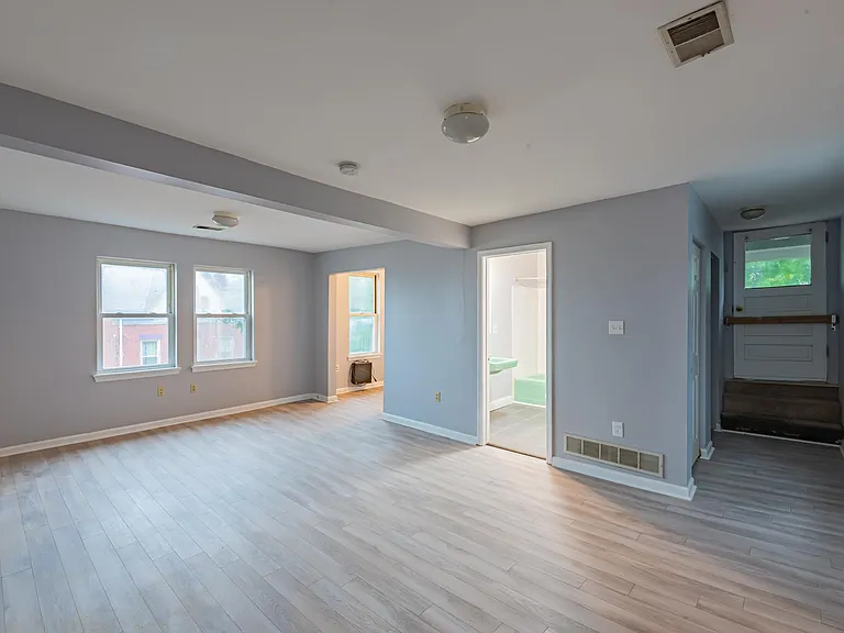 104 N Graham St — Photo 9