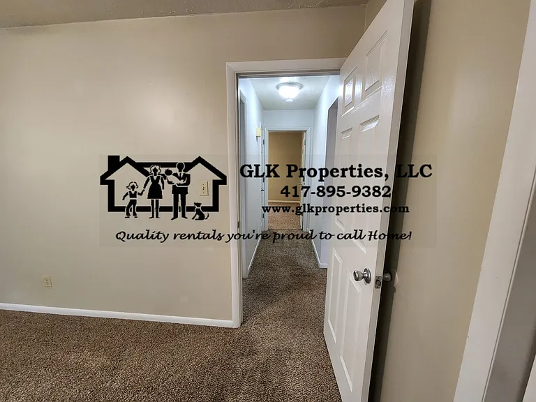 302 N Burton Ave — Photo 10