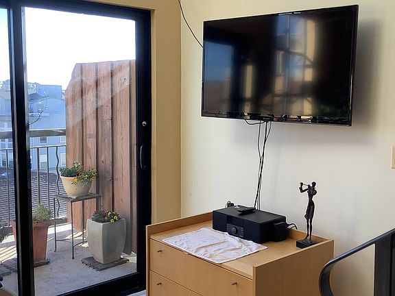 2nd image of 4811 Telegraph Ave APT 505