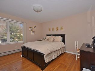 5 Rafkind Rd, Bloomingdale, NJ 07403