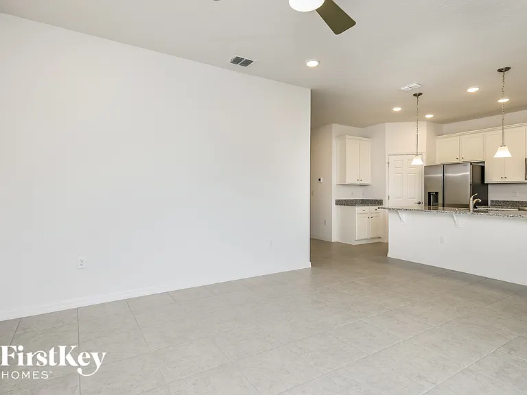 1585 Isleta Loop — Photo 5
