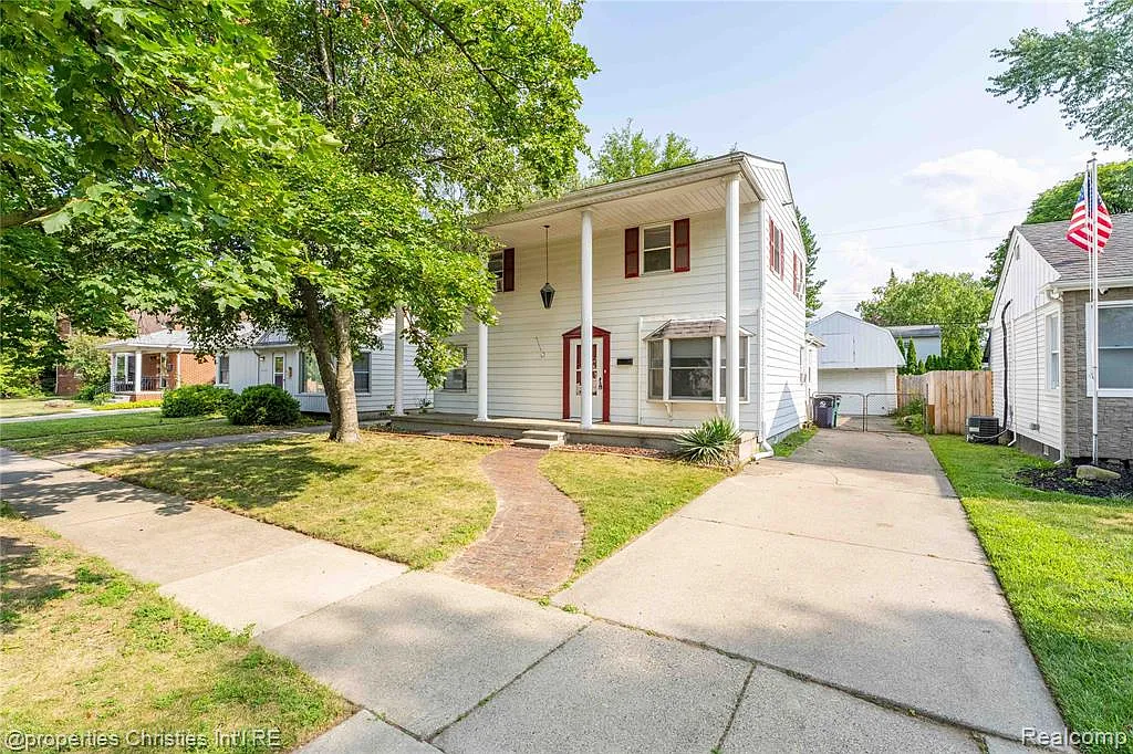 4 bed, 2.0 bath, 1607 sqft, $2,200 — Photo 1