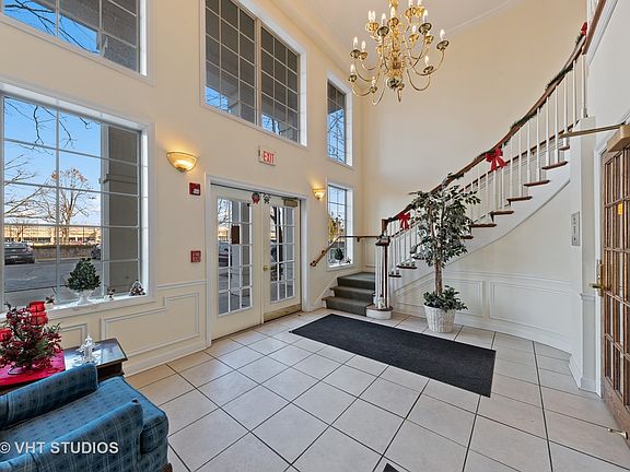 2nd image of 3100 Town Square Dr Unit 406
