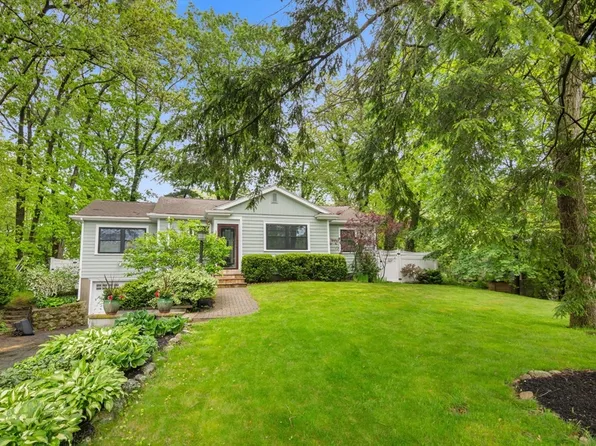 304 Hunting Rd, Needham, MA 02494