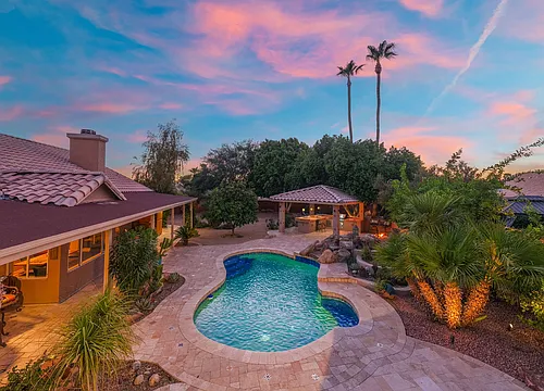 372 W Amoroso Dr Photo 1