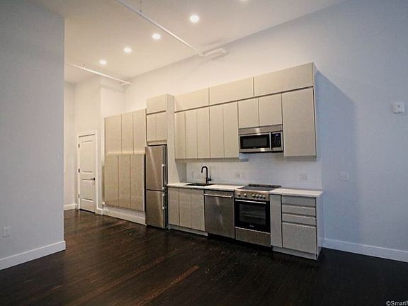 4th image of 124 Temple St #11550560