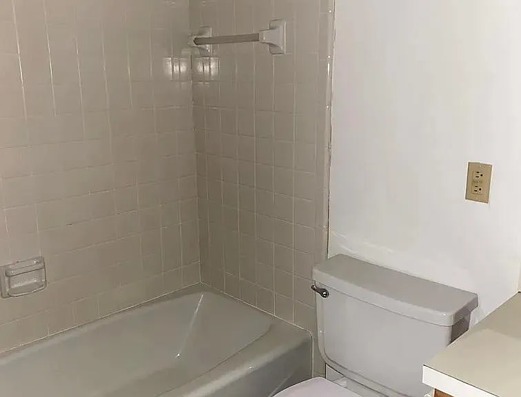 617 Bond St #4 — Photo 5