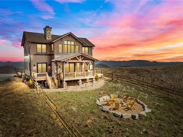 352 Great Sky Dr, Banner Elk, NC 28604