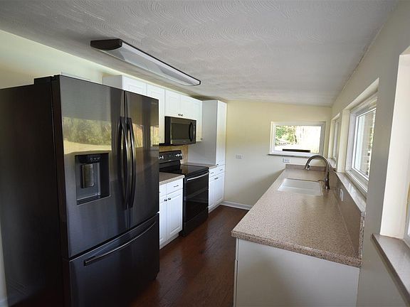5th image of 541 Highland View Dr