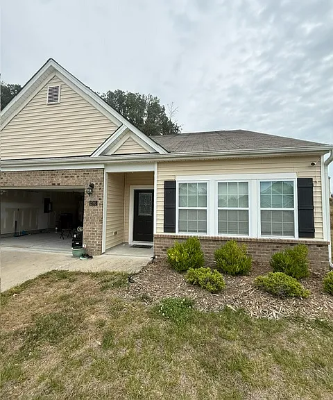 2705 Spring Valley Dr — Photo 1