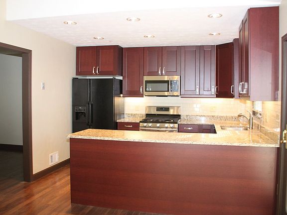 4th image of 3139 Terrace Dr