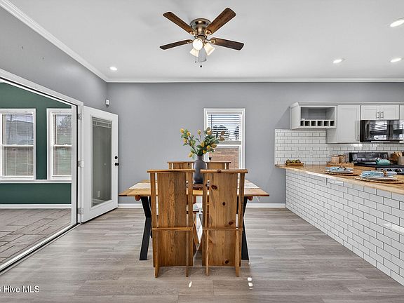 5th image of 1106 Echo Drive NE