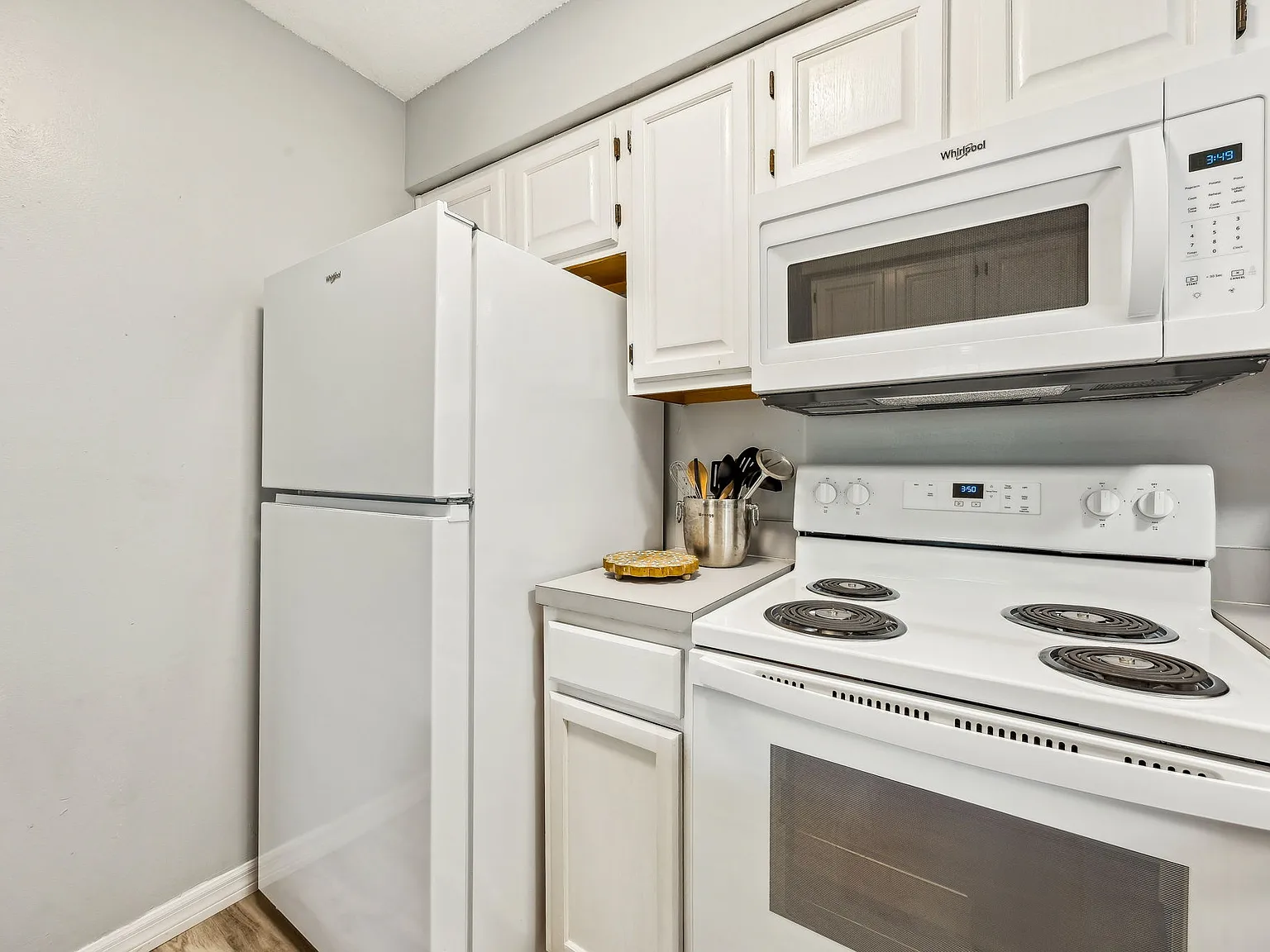 3 bed, 1180 sqft, $3,250 — Photo 3