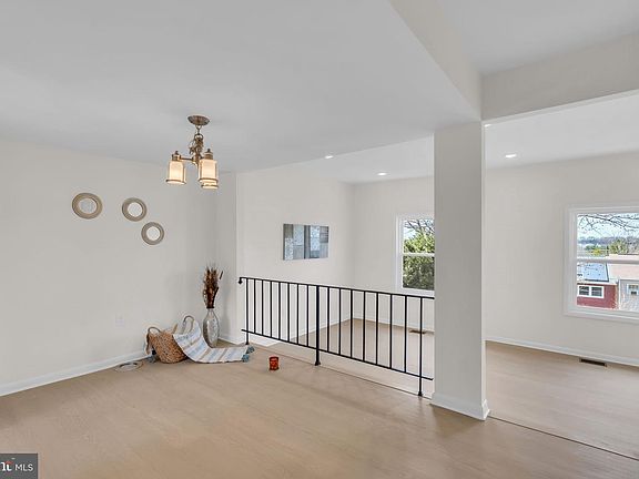 3rd image of 26 Timber Rock Rd