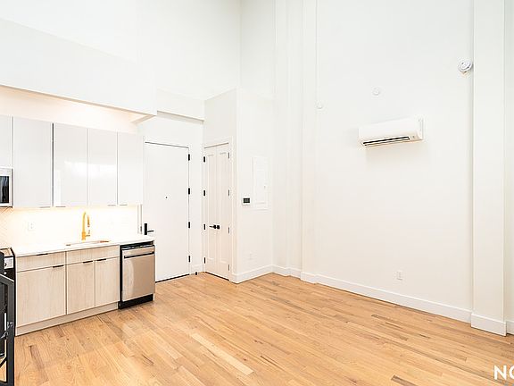 5th image of 489 Grand St #4D