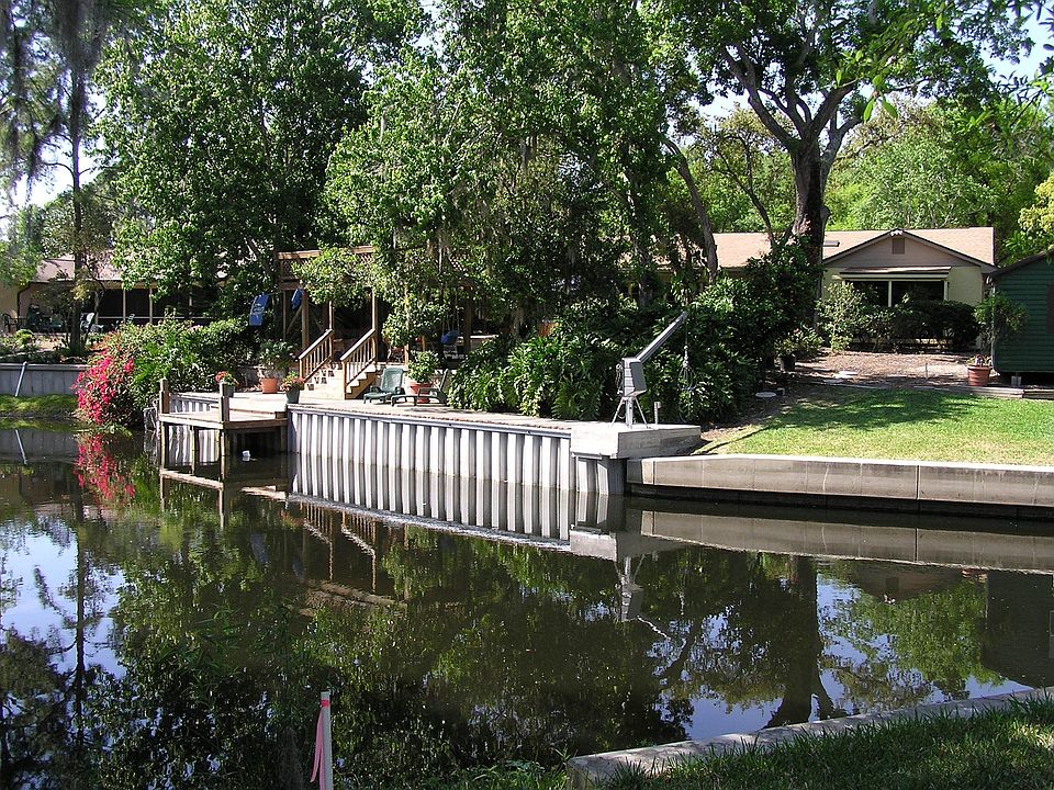 Seawall/Deck/Davit