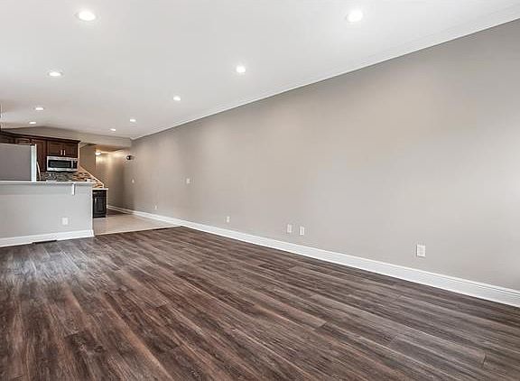 3rd image of 2411 Amelia St