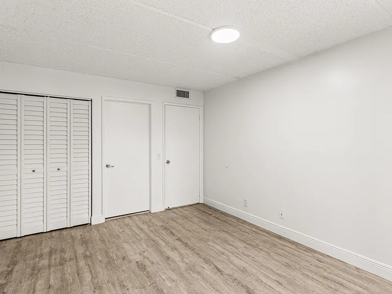 507 Meadows Cir — Photo 18
