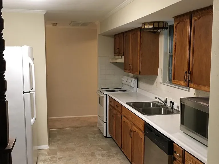 3200 Chandler Ct — Photo 3
