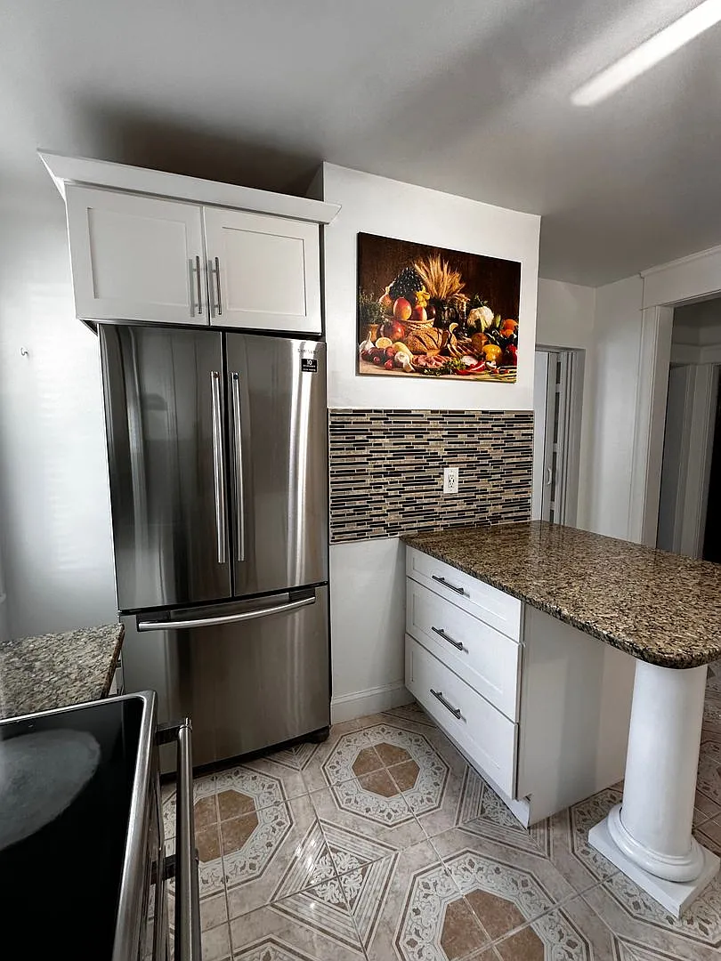 Beautiful two family home in Elmhurst — Photo 2