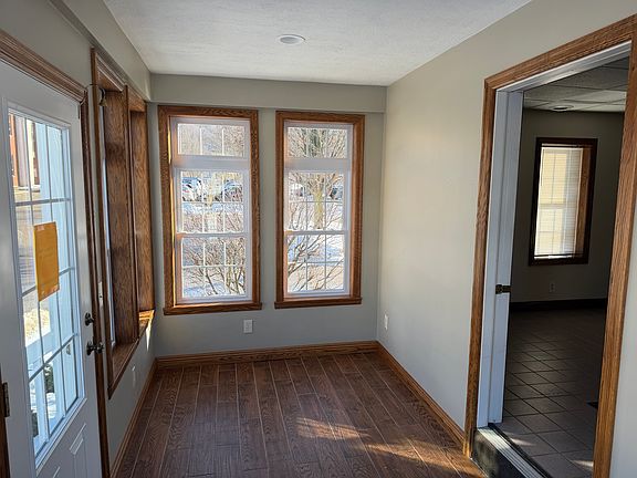 4th image of 295 Linden St