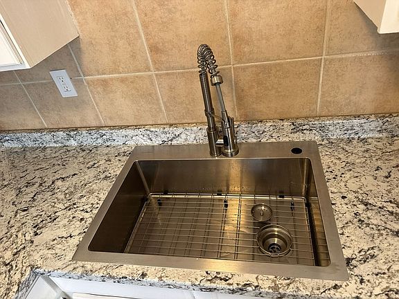 5th image of 1361 E Ocean View Ave #2