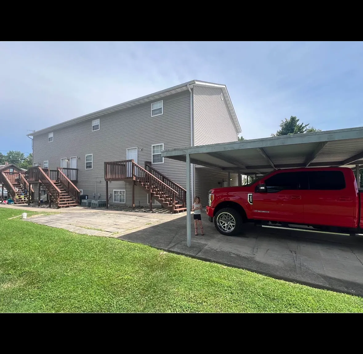 3 bed 2 bath with covered parking — Photo 2