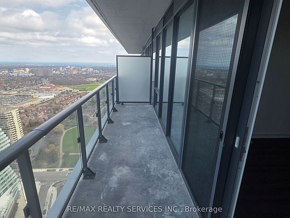 4th image of 448 Burnhamthorpe Rd W #3706